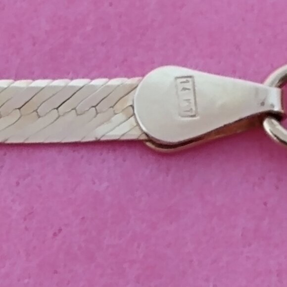 Beautiful solid 14kt gold, Chevron herringbone necklace. - Picture 9 of 12